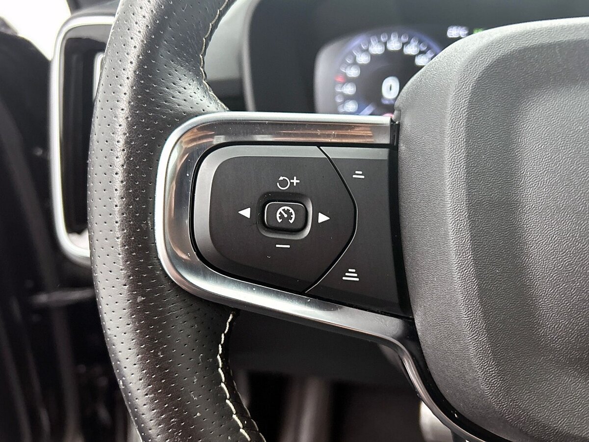 45831244 volvo xc40 1 5 t5 recharge r design 61