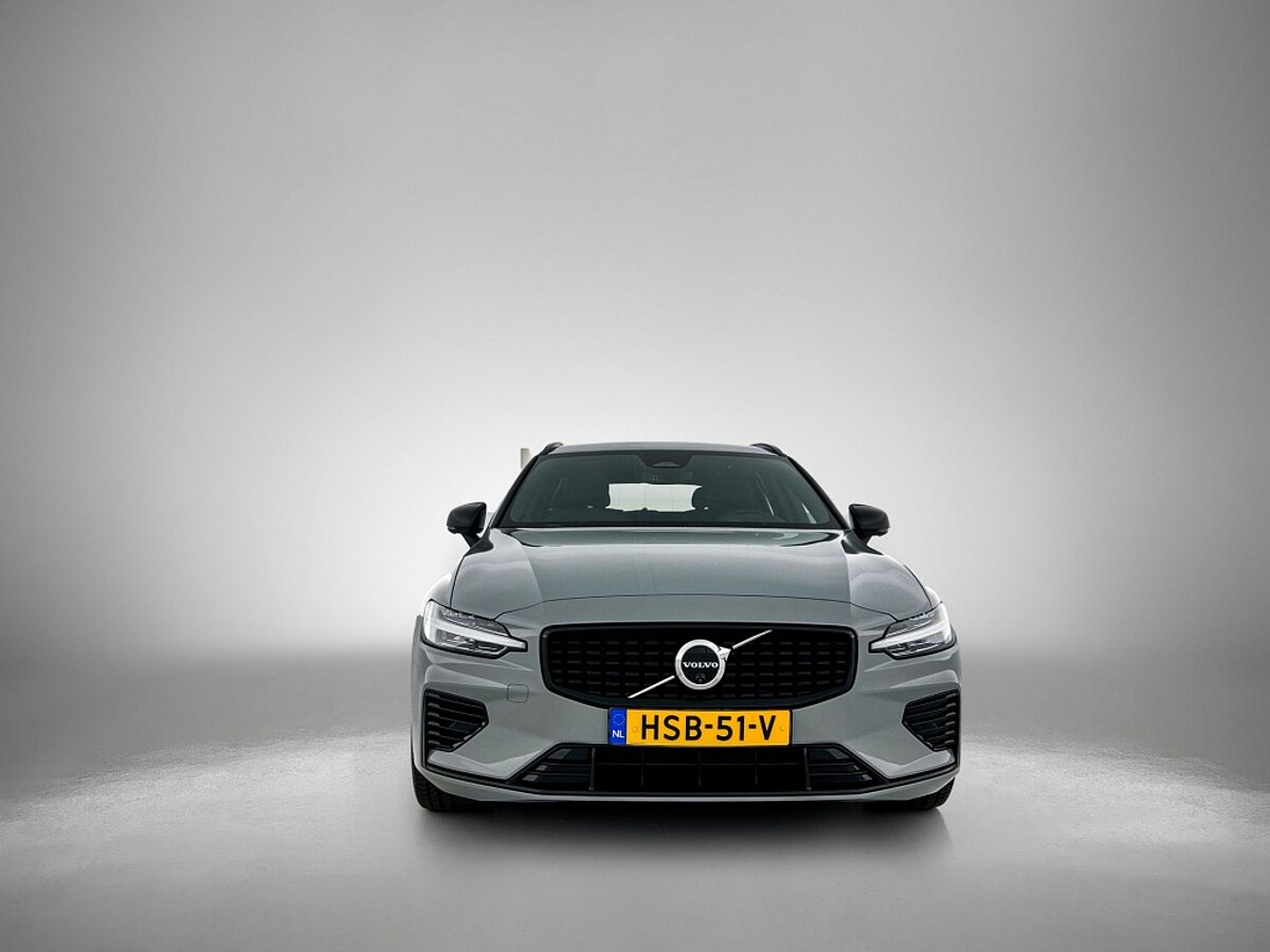 47443693 volvo v60 2 0 t6 awd dark 6 02
