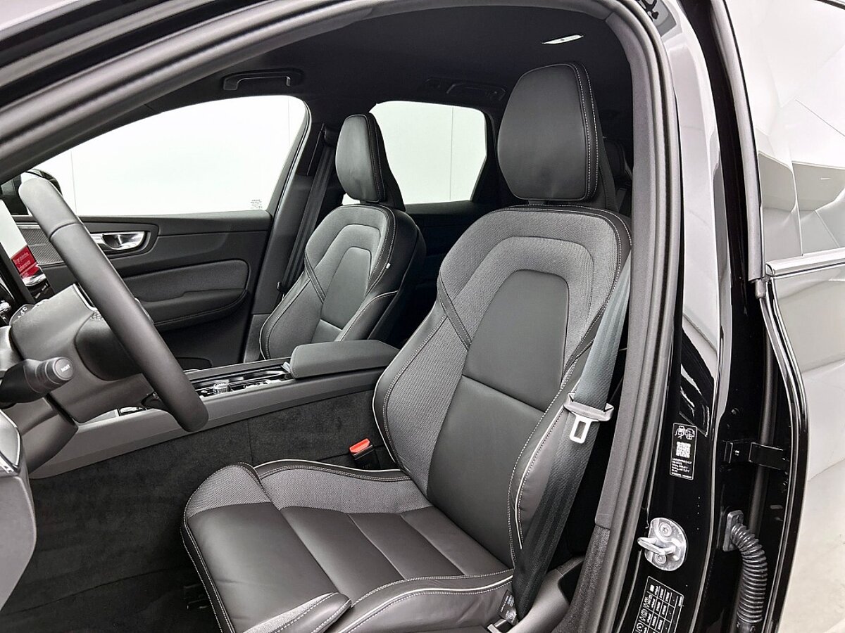 49427839 volvo xc60 t6 plus black edition nieuw voorraad onyx black nappa op 46