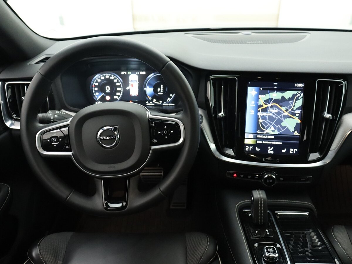 34254989 volvo v60 2 0 t6 awd recharge r design trekhaak 7 03