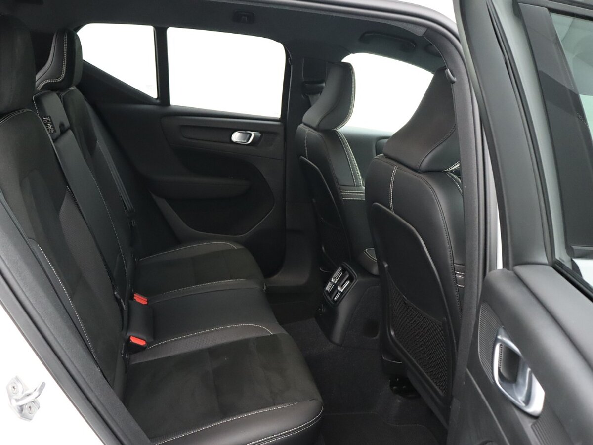 35652567 volvo xc40 1 5 t5 recharge r design trekhaak harmond kardon camera dba0bb