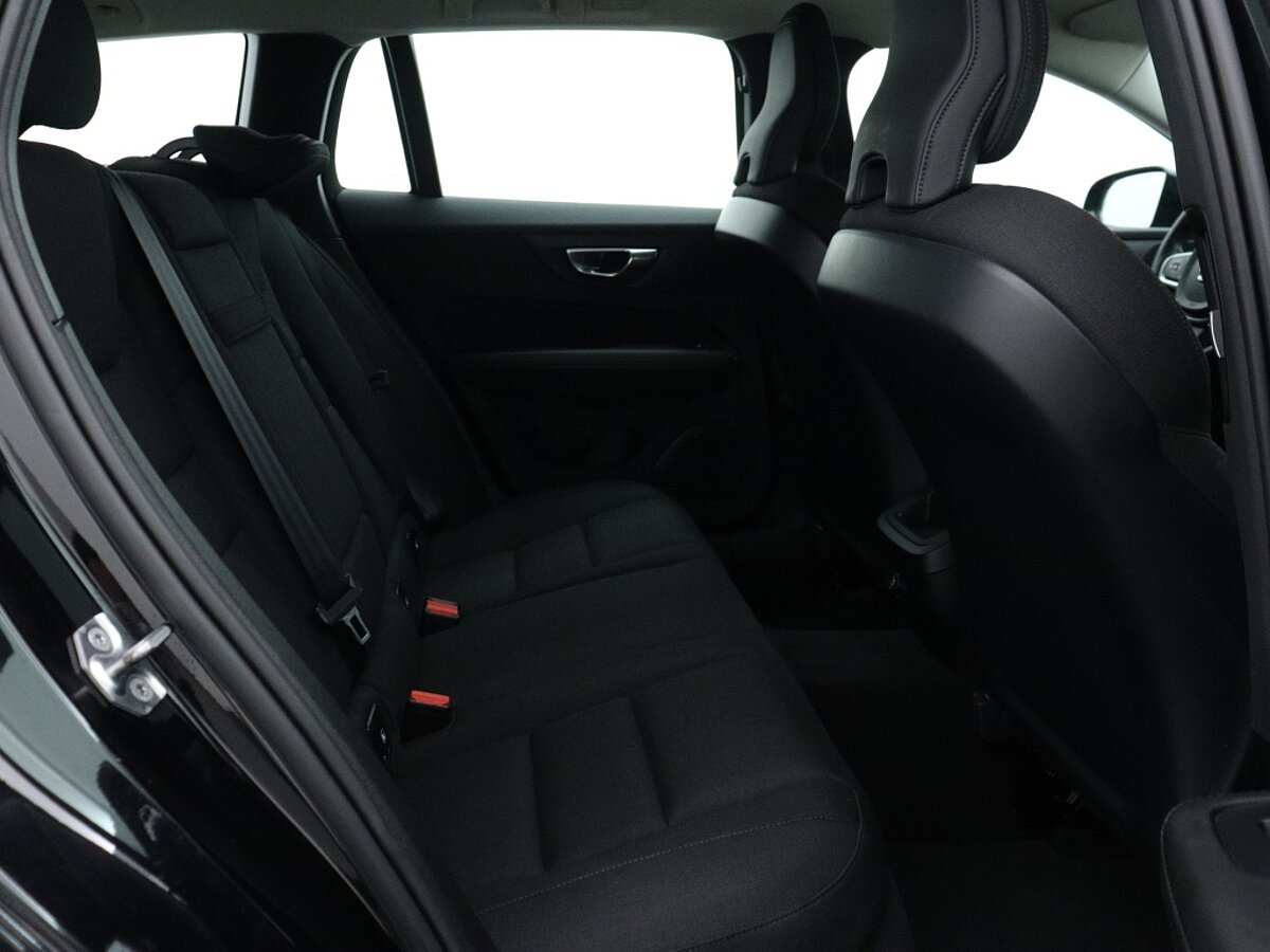 38427279 volvo v60 2 0 t4 momentum pro climate pack 67