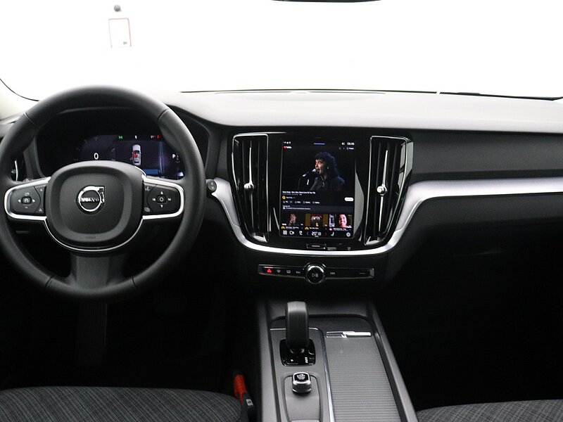 40000939 volvo v60 2 0 b3 essential edition 6 23