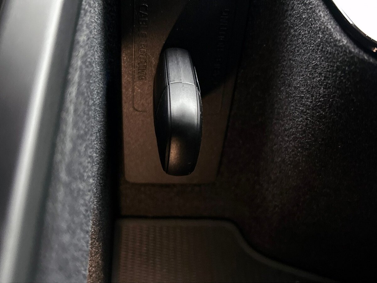 43680818 volvo xc60 2 0 t8 awd plus dark harman kardon panoramadak 21 lm velg 83