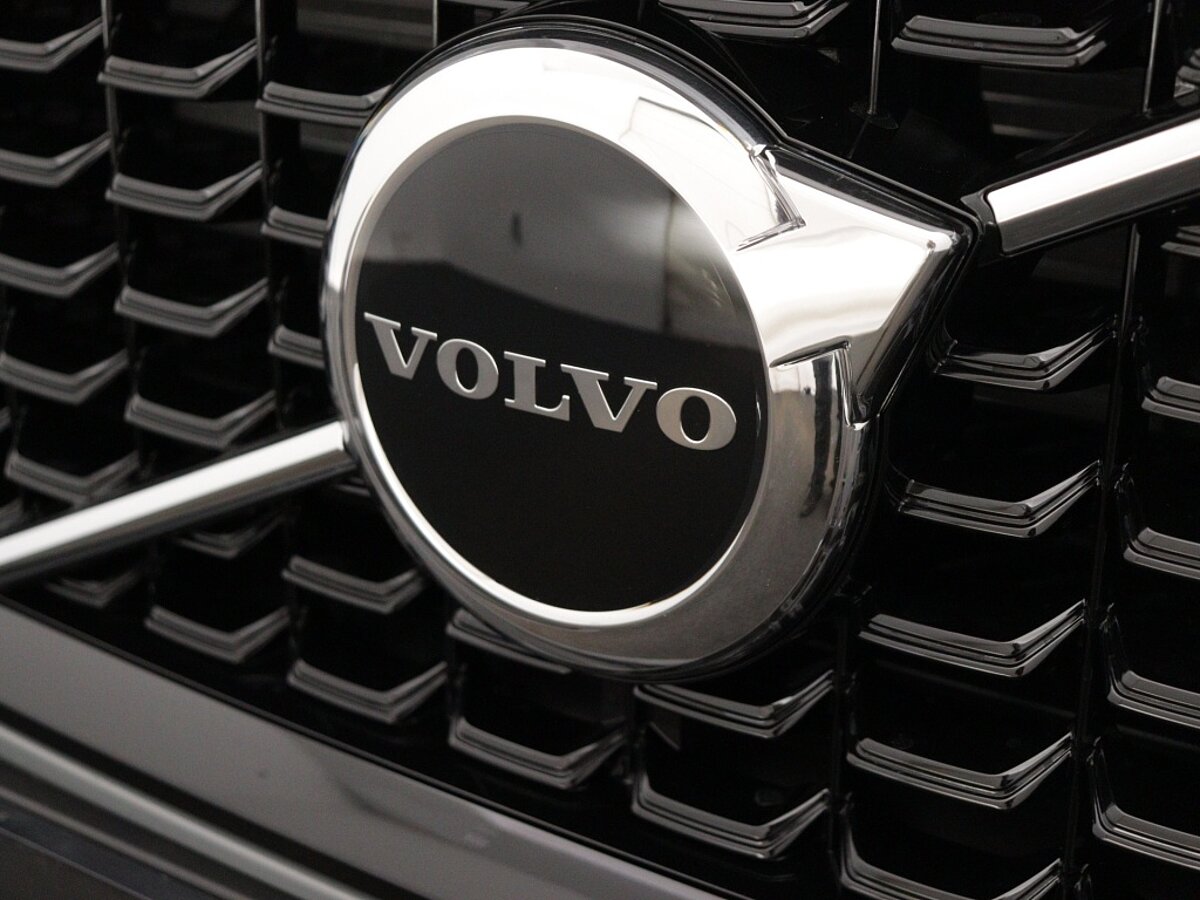 43680818 volvo xc60 xc60 t8 awd plus dark plug in harman kardon 27