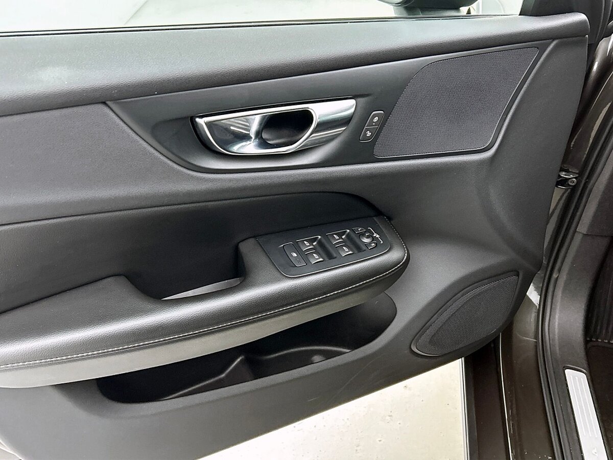 47000296 volvo v60 2 0 b3 momentum trekhaak climate pack camera 40