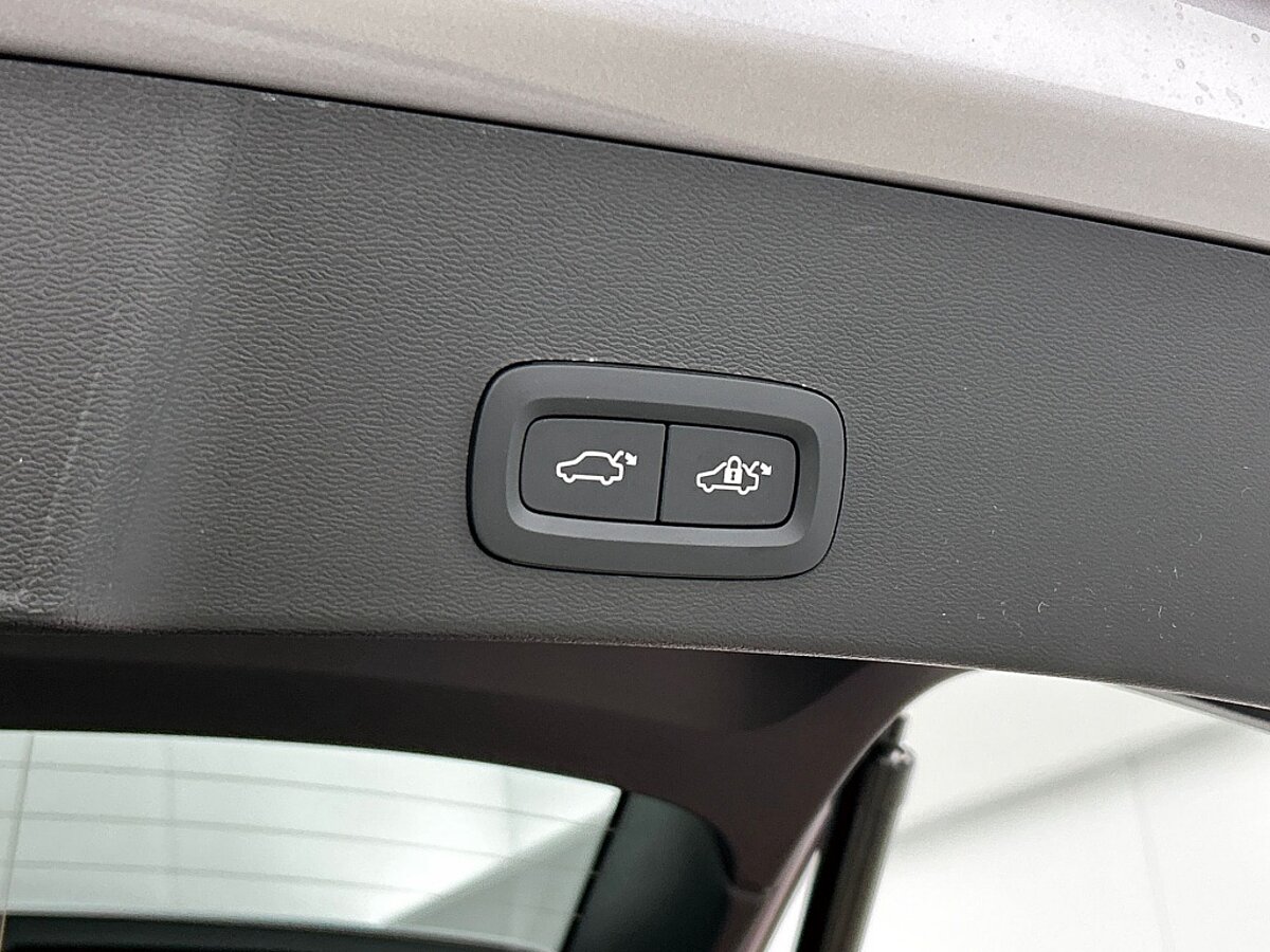 48324128 volvo xc40 2 0 b3 core business edition climate pack 43