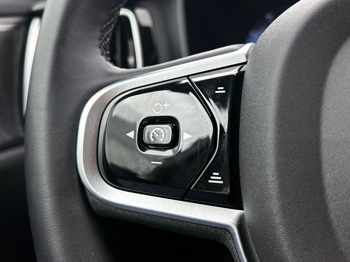 49833650 volvo v60 2 0 t6 awd plus dark trekhaak 360 camera harman kardon aud 6 04