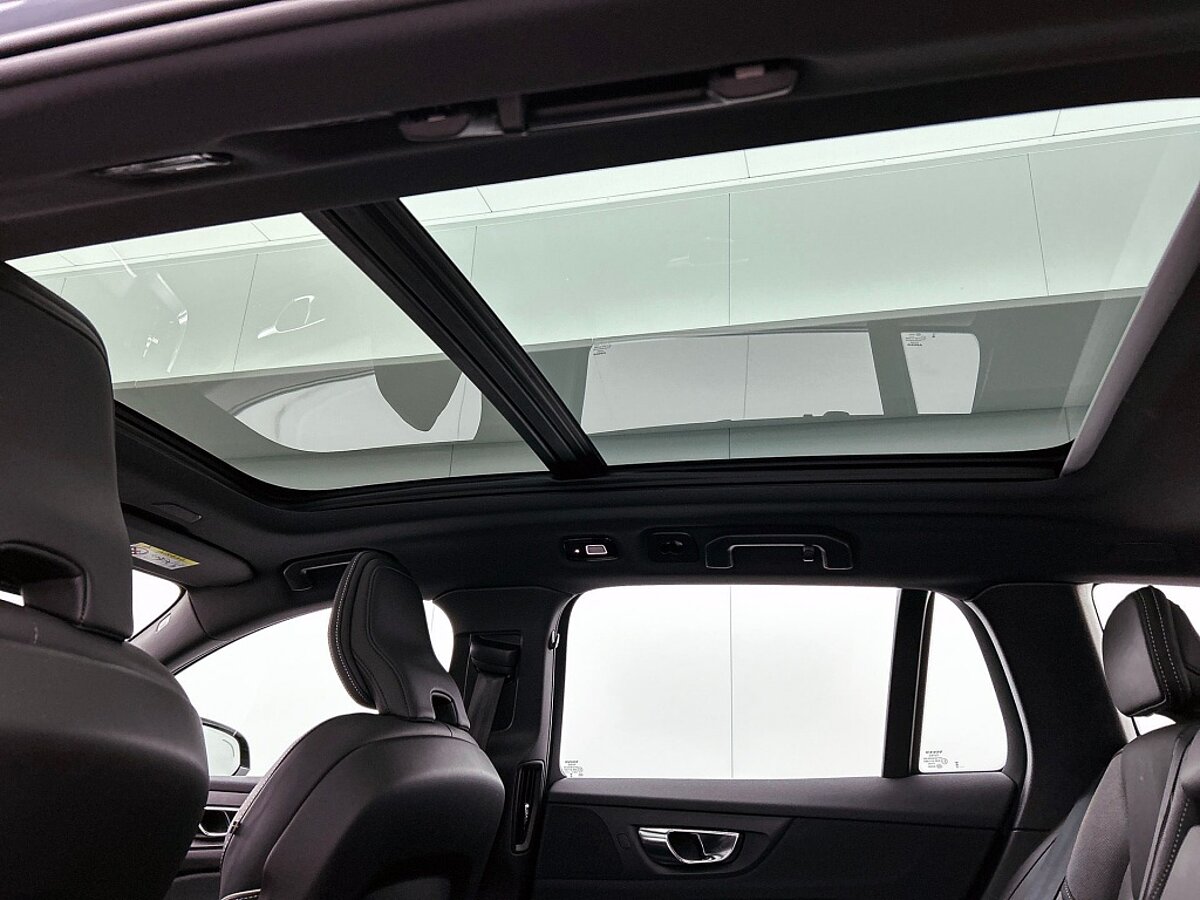 45850012 volvo v60 2 0 t6 awd plus dark pano dak trekhaak 84