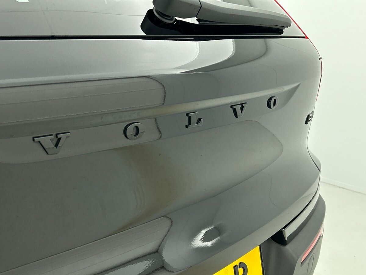46931780 volvo xc40 2 0 b4 plus black edition 48