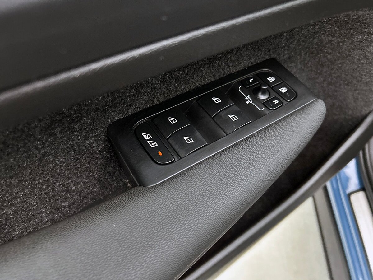 47258731 volvo xc40 xc40 t4 plus bright memorystoelen climate pack ab0987