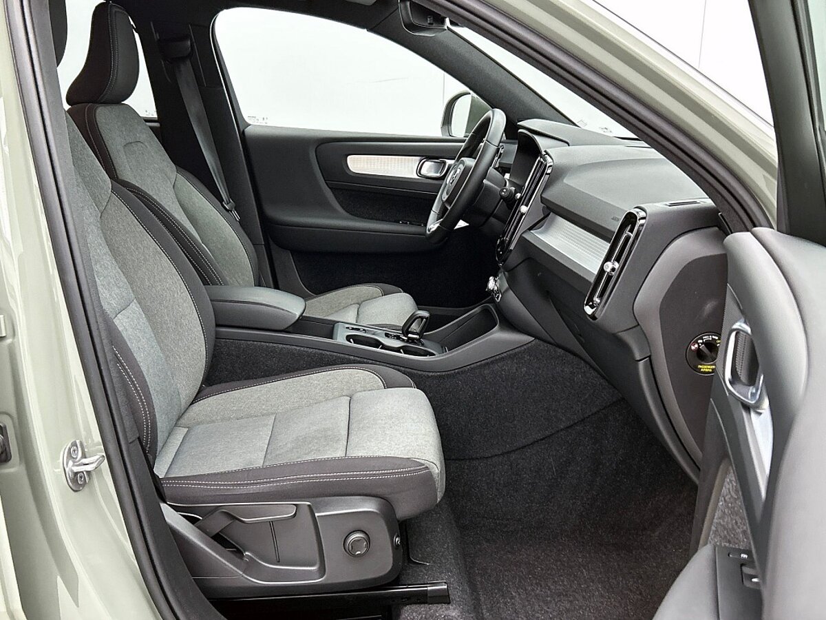 48948034 volvo xc40 1 5 t4 plug in hybrid core bright navigatie sensoren voor 38