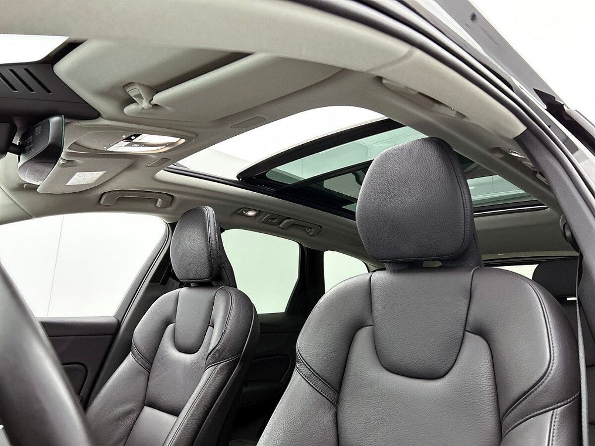 49419930 volvo xc60 t8 bright pano 20 inch long range 360 pilot assist 57