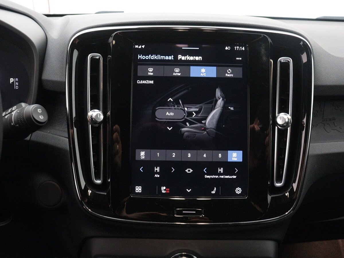 41639630 volvo xc40 recharge plus black pack 3975d0