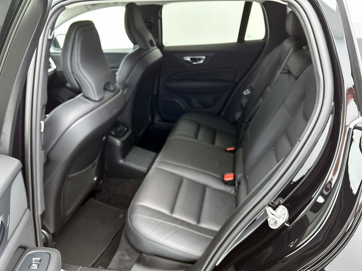 42166349 volvo v60 2 0 t6 essential edition driver assist leder climate 19 36b243