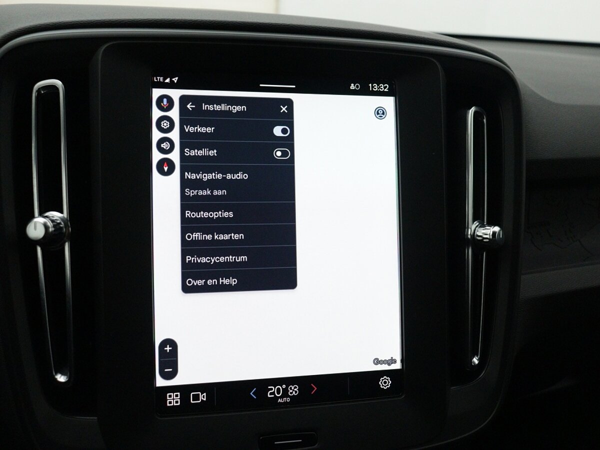 43888100 volvo xc40 2 0 b3 essential e906f7
