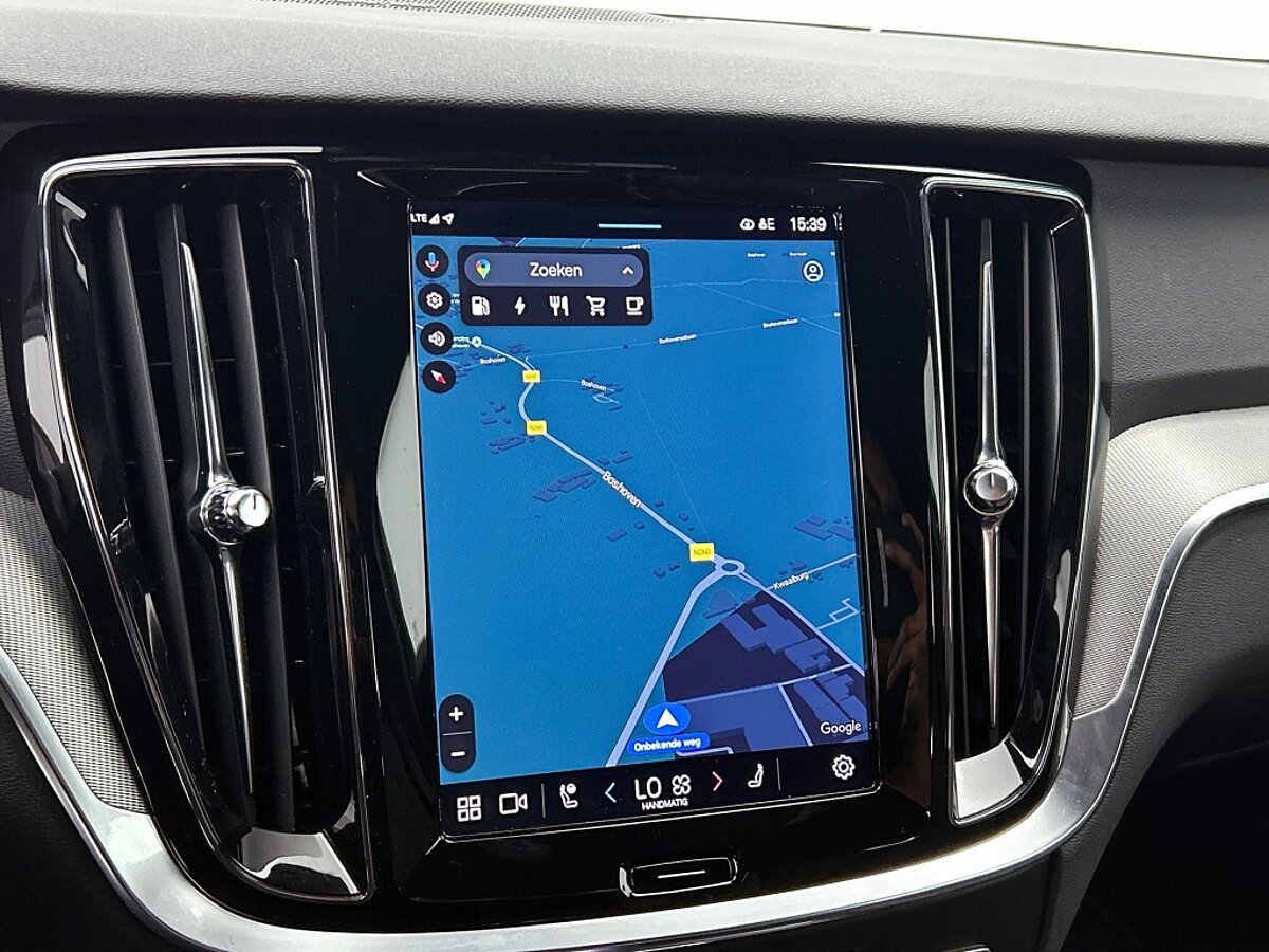 47443724 volvo v60 2 0 t6 awd plus dark 43