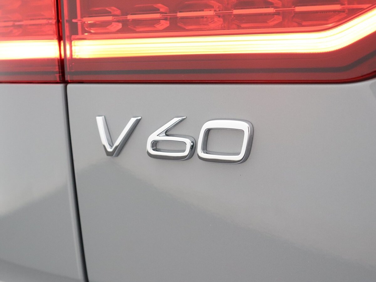 41451649 volvo v60 cross country 2 0 b5 awd core driver awareness pack 56fe0c