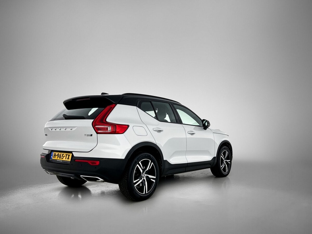 46668342 volvo xc40 2 0 t5 awd r design intro edition 4 02