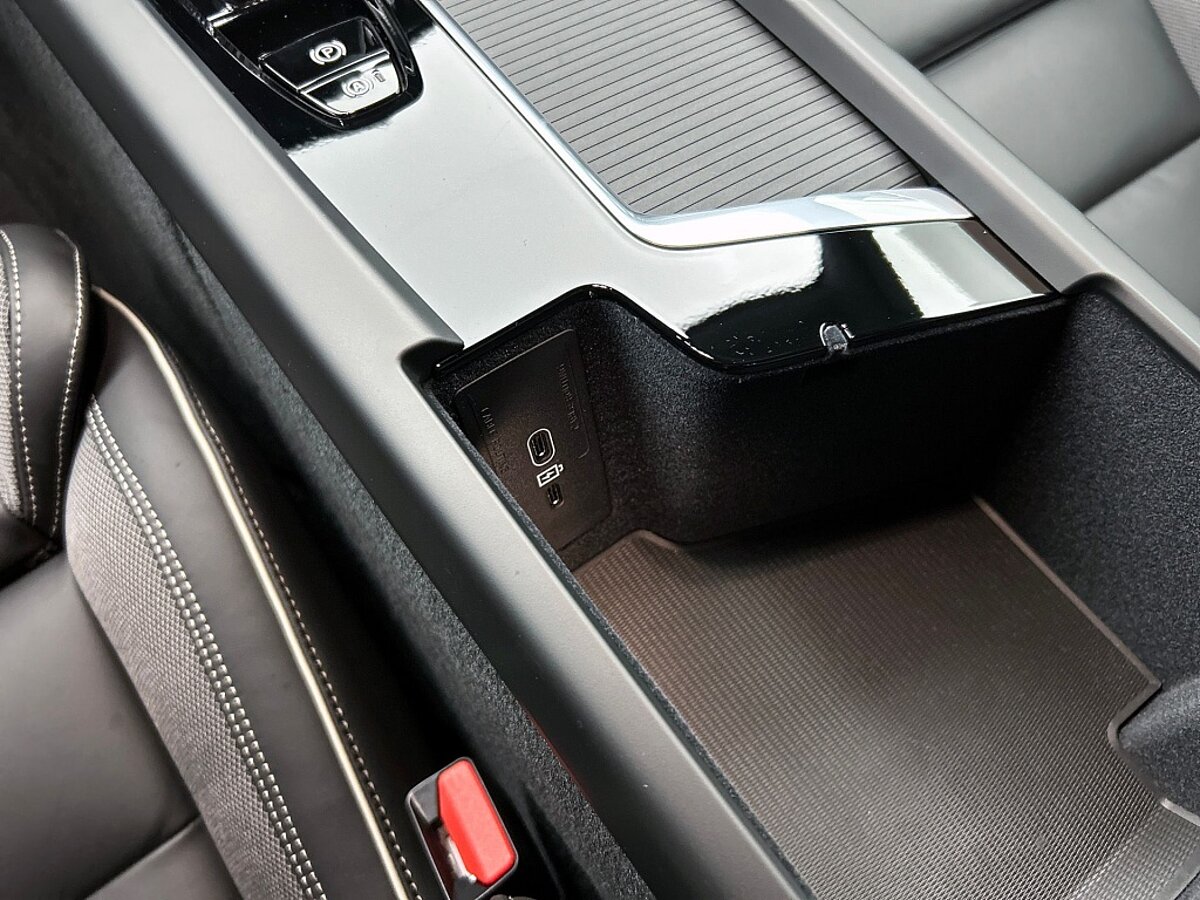 49427839 volvo xc60 t6 plus black edition nieuw voorraad onyx black nappa op 45