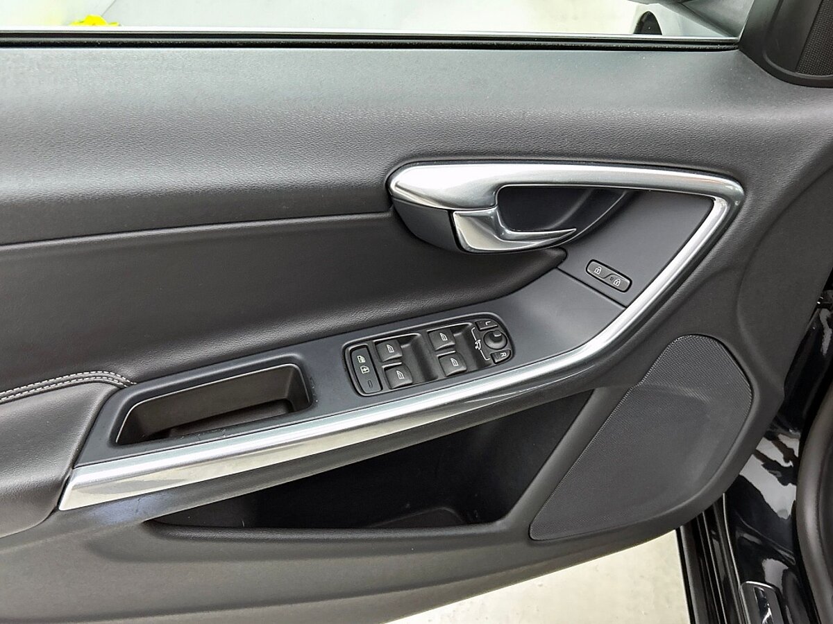 49484289 volvo v60 1 6 t4 r design panorama dak trekhaak memory seats 28