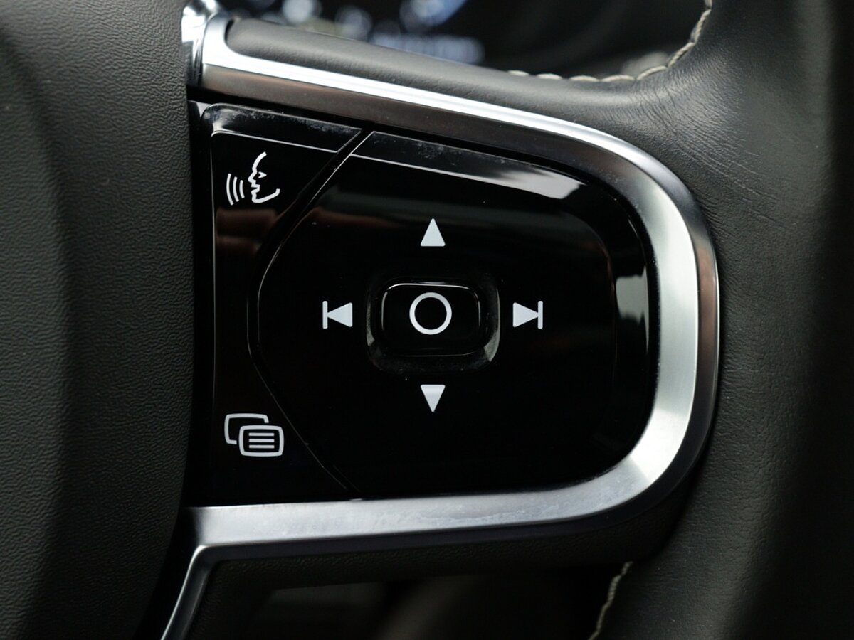 43863335 volvo xc60 2 0 recharge t8 r design 18