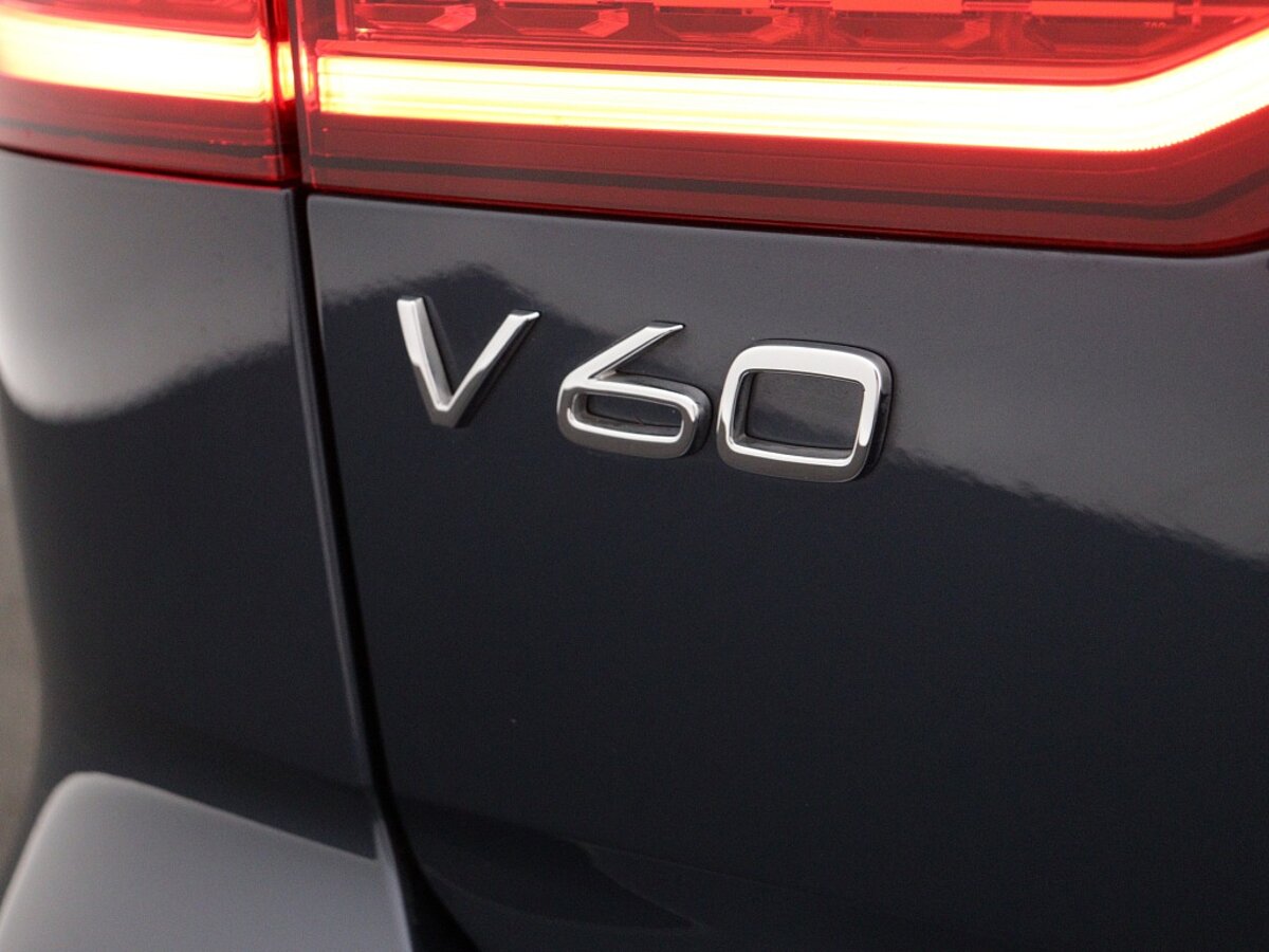 43882075 volvo v60 2 0 b4 plus bright panorama dak leder 360ao camera h k 87
