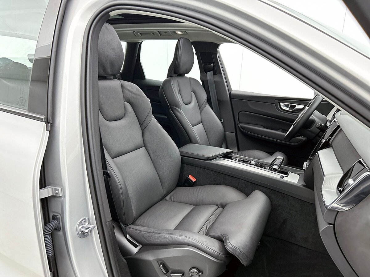 49717398 volvo xc60 2 0 t6 awd plus dark trekhaak 360a camera panoramadak 93