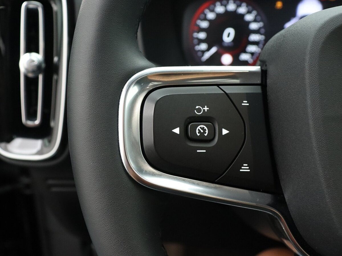35002307 volvo xc40 1 5 t4 recharge ultimate dark memory seats harman kardon l 29a9ef