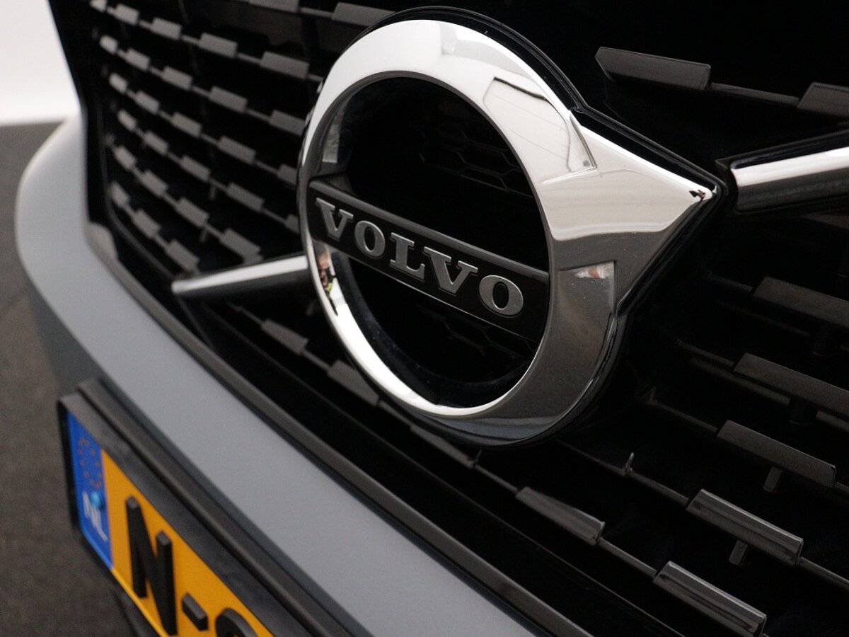 44247367 volvo xc40 1 5 t4 recharge r design 54