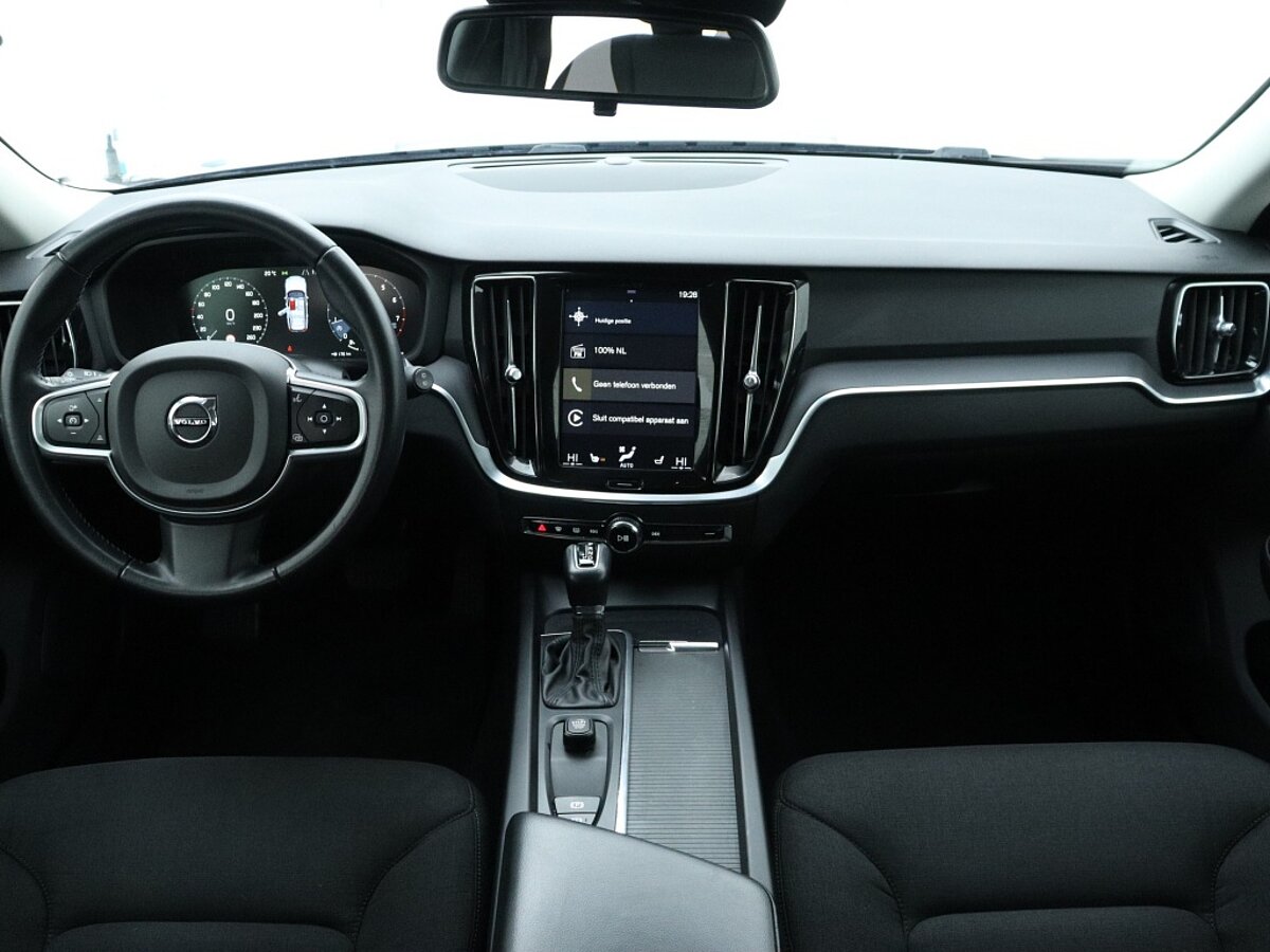 46177638 volvo v60 2 0 t4 momentum pro climate pack 5