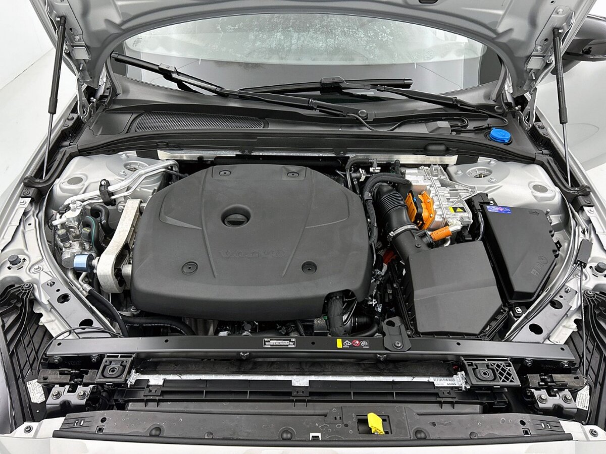 47443724 volvo v60 2 0 t6 awd plus dark 45