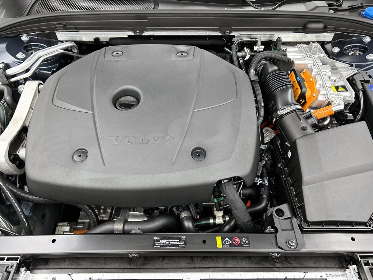 47465265 volvo v60 2 0 t6 awd dark 87