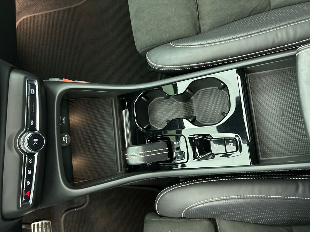 48084423 volvo xc40 1 5 t5 recharge r design 66