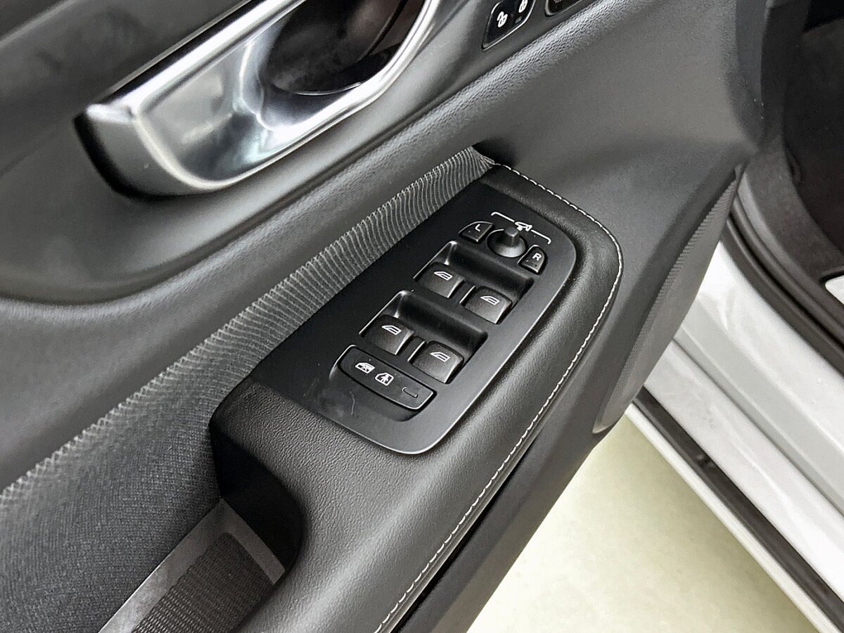 48515870 volvo v60 2 0 t6 awd plus dark trekhaak voorruit verwarming harman k 6633bd