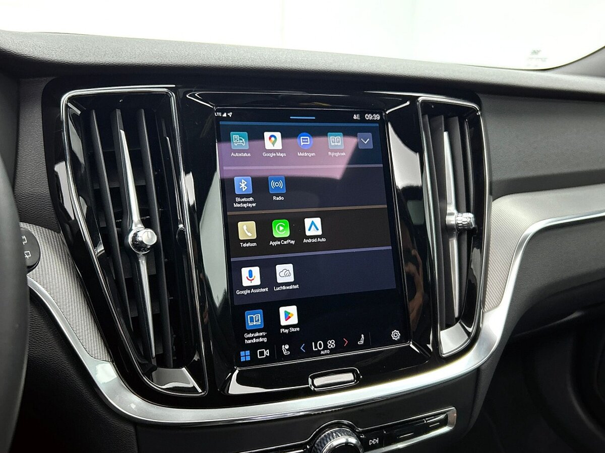 49041811 volvo v60 2 0 t6 awd plus dark panorama dak trekhaak 8 01