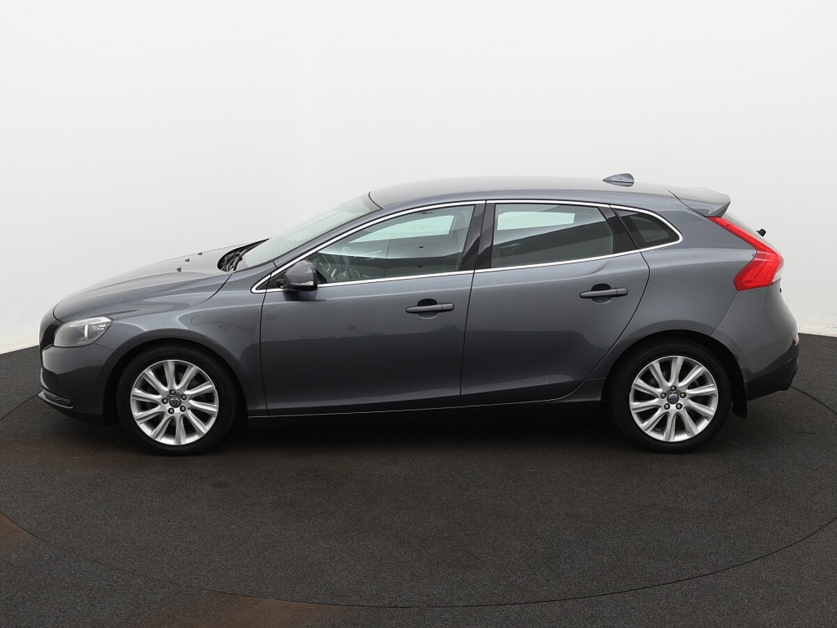 34316555 volvo v40 1 6 t4 momentum 2 04