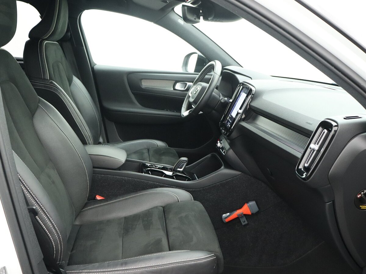 34675392 volvo xc40 1 5 t5 te r design d49d1e