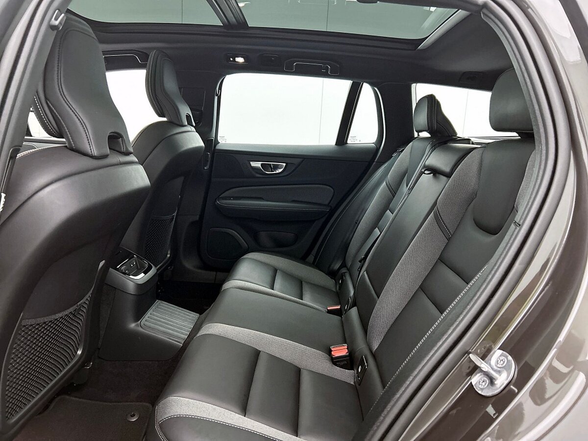 45956154 volvo v60 2 0 t6 awd plus dark 360a camera trekhaak panoramadak 12
