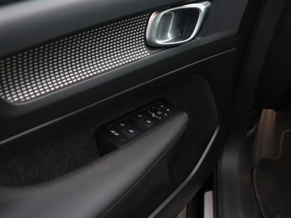 46647301 volvo xc40 recharge core stoelverwarming camera all season 74