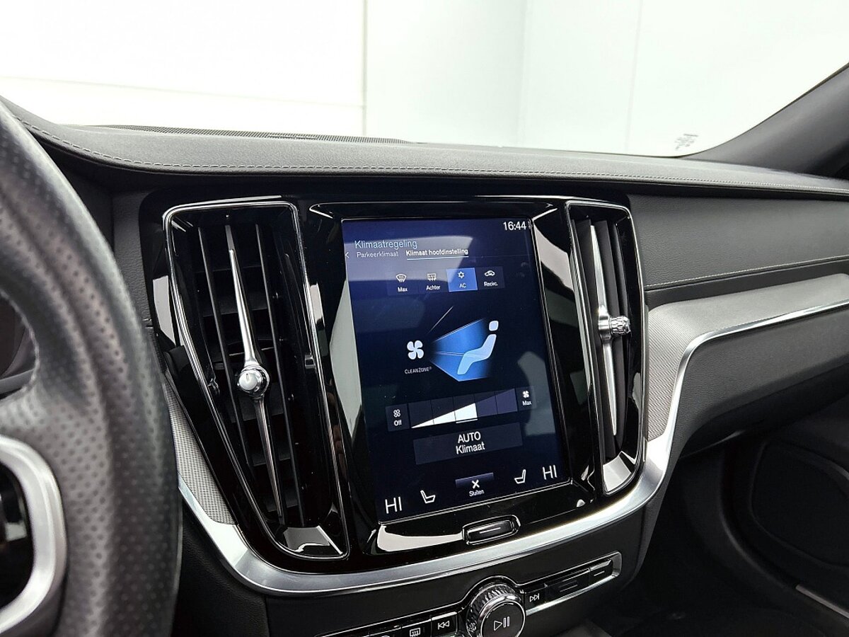 48741197 volvo v60 t6 awd 20 inch pano stoelventilatie 360 styling kit 52