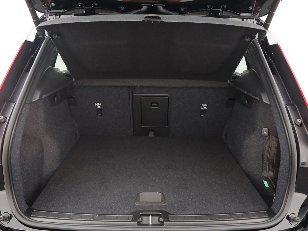 34860842 volvo xc40 1 5 t4 twin engine ultimate dark 20 velgen pano dak 05