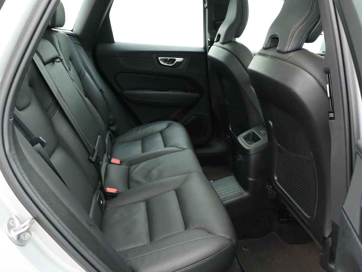 36050833 volvo xc60 2 0 t6 recharge awd inscription luchtvering trekhaak b0a232
