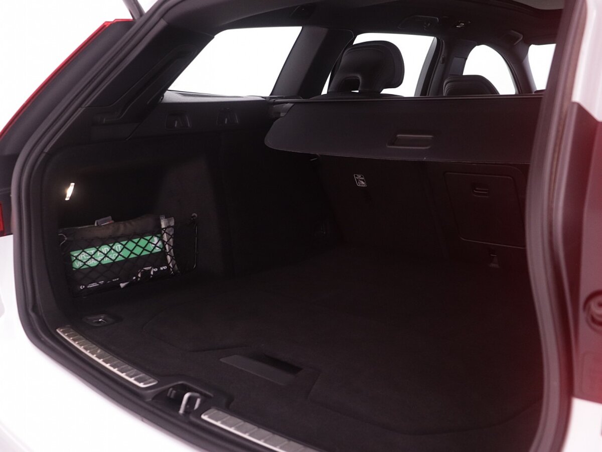 35143990 volvo v60 2 0 b3 plus dark 75