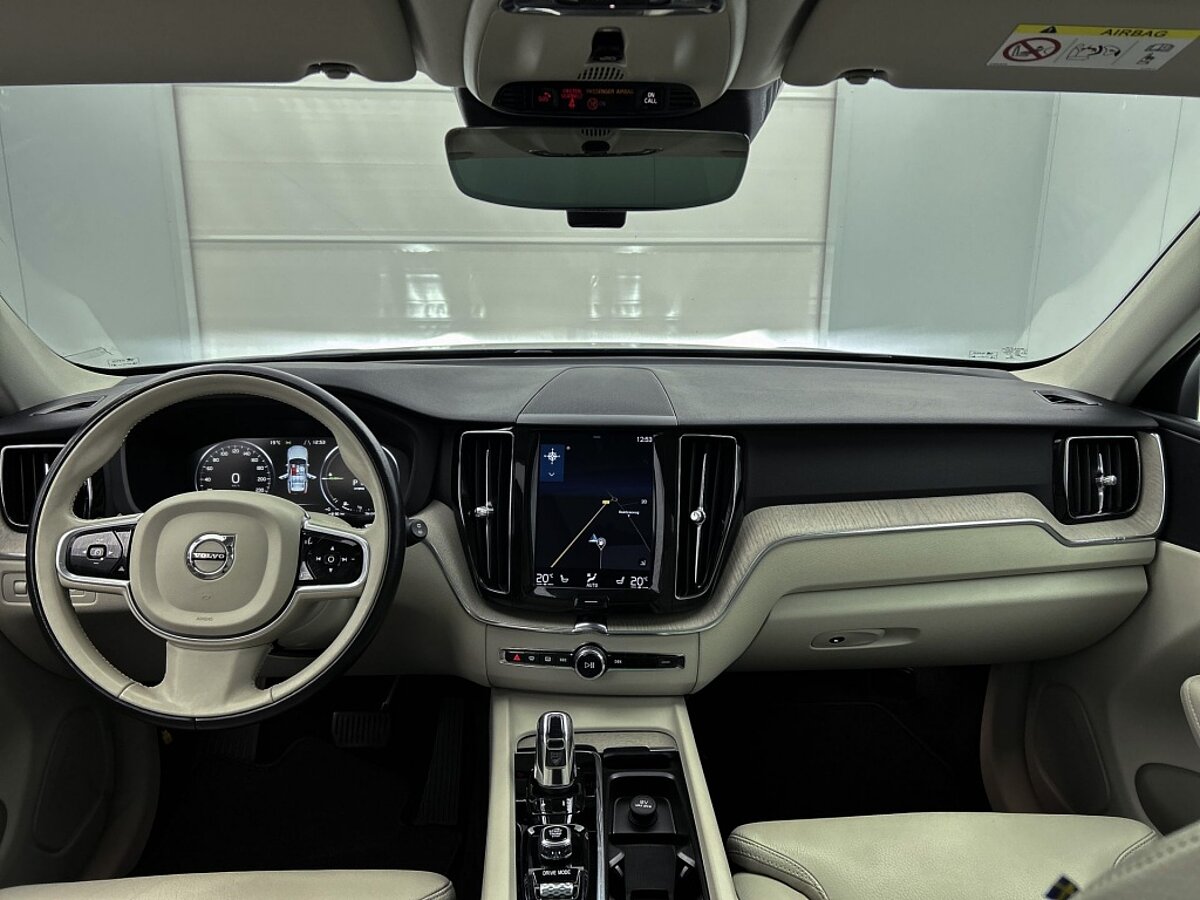 45217526 volvo xc60 2 0 t8 twin engine awd inscription 7
