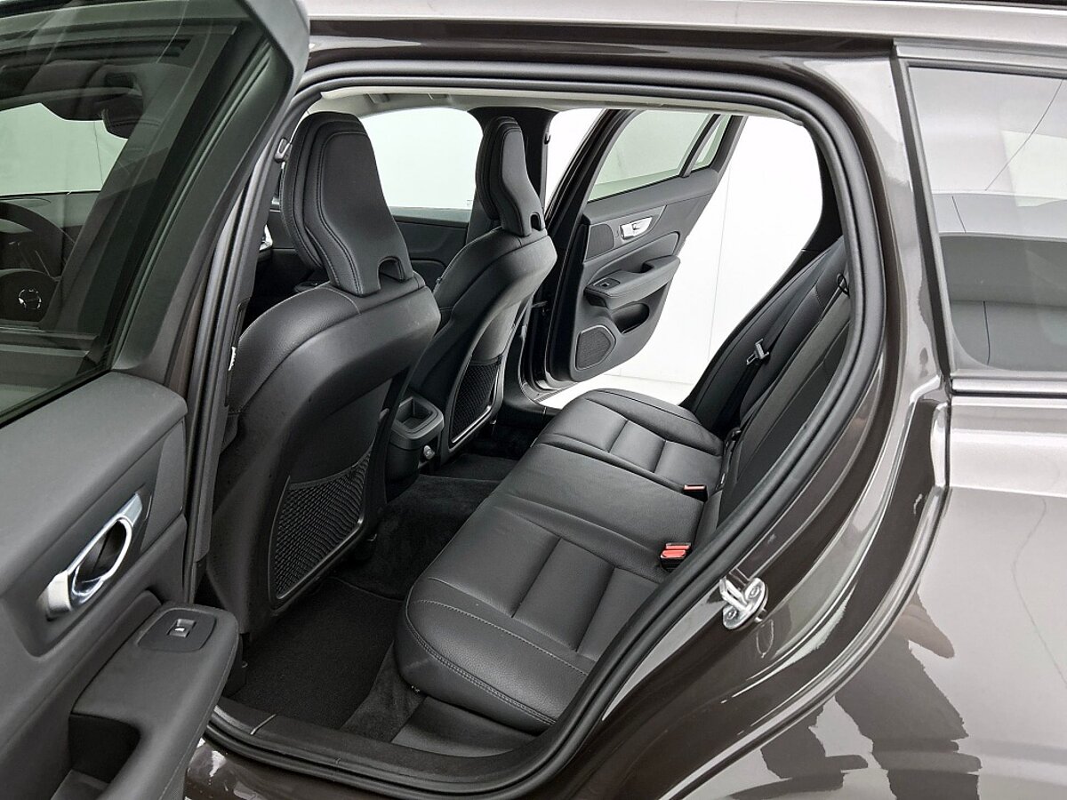 45734638 volvo v60 b4 plus dark 19 lm panoramadak 99