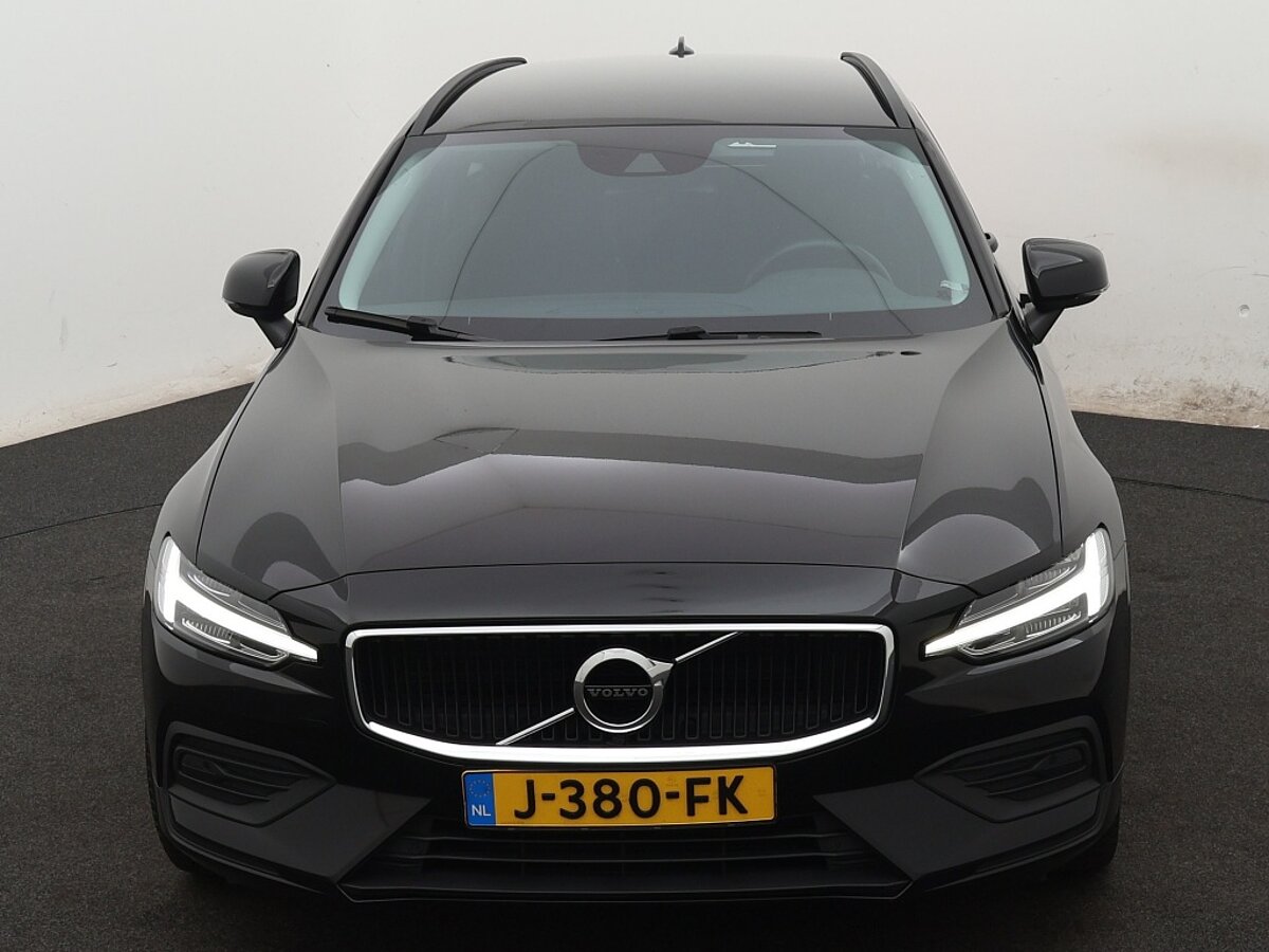 46177638 volvo v60 2 0 t4 momentum pro climate pack 8