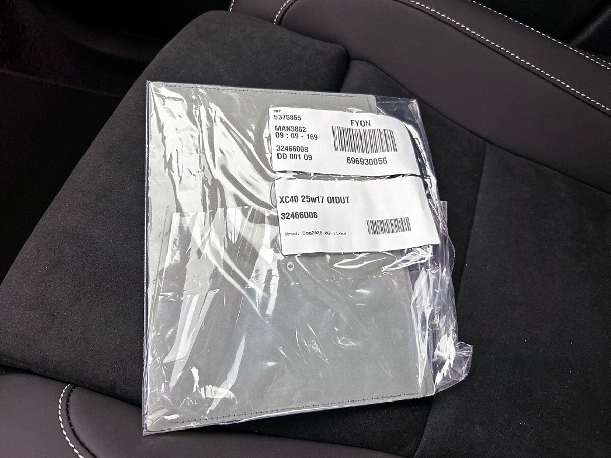 46844168 volvo xc40 2 0 b4 plus black edition 67