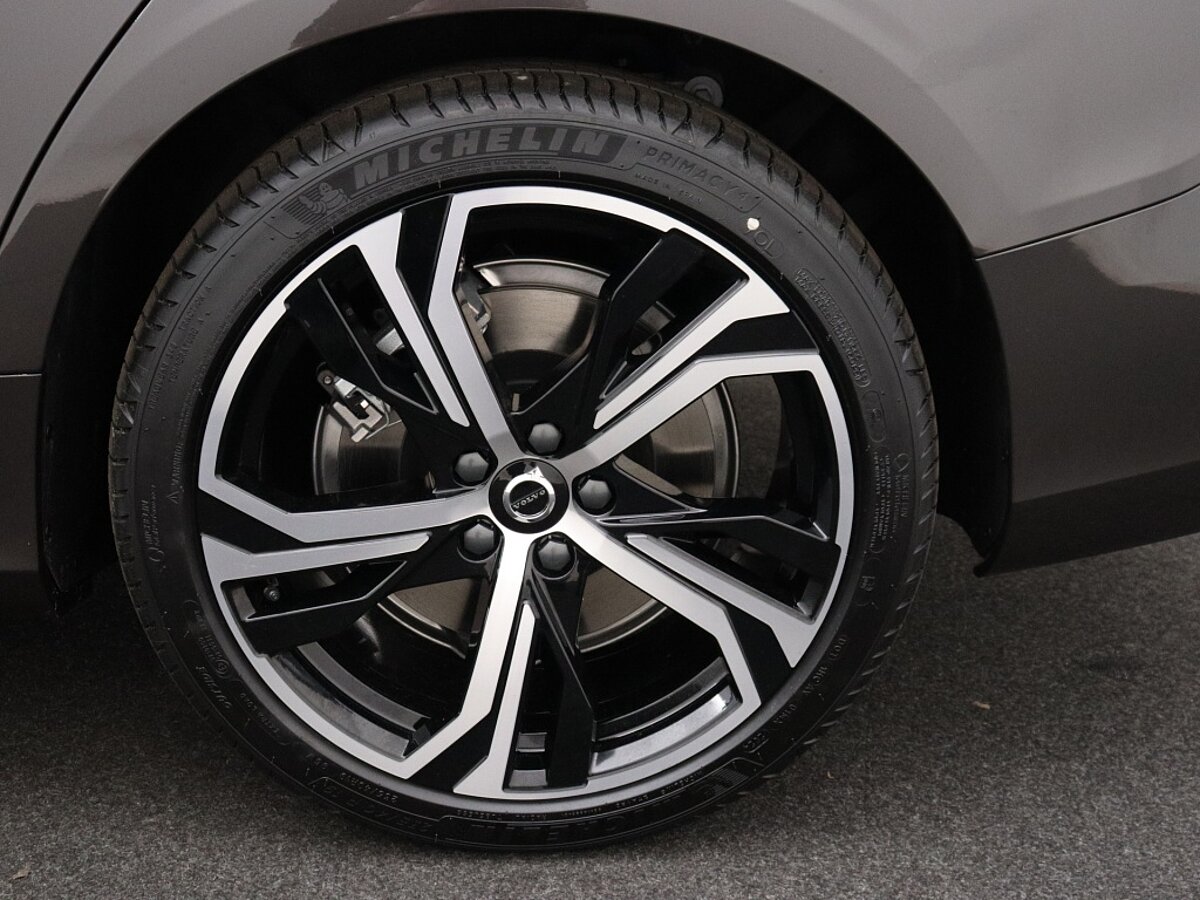 47627816 volvo v60 2 0 t6 awd plus dark 51