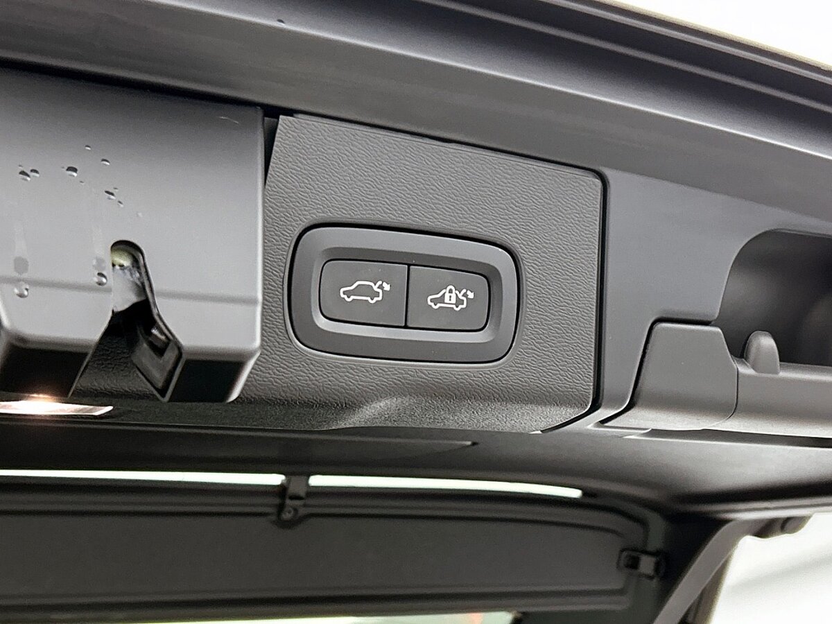 49419930 volvo xc60 t8 bright pano 20 inch long range 360 pilot assist 47